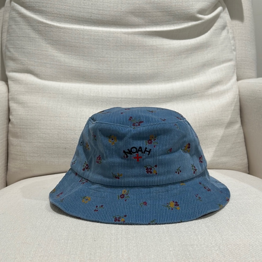 Noah NYC blue floral corduroy bucket hat, size M/L